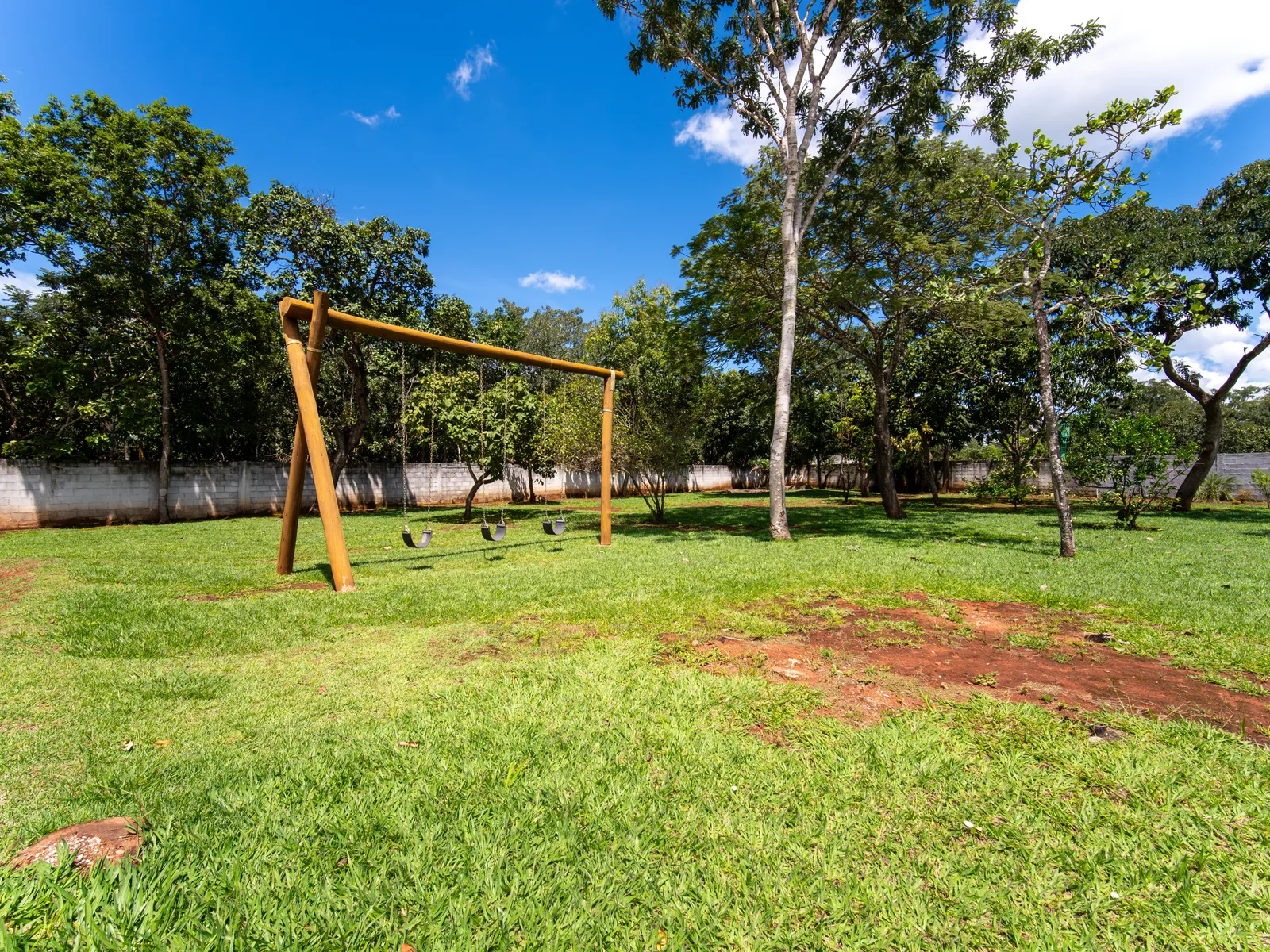 Área verde com playground
